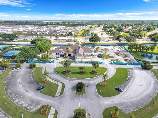 Building Photo - 2665 SE 28th St