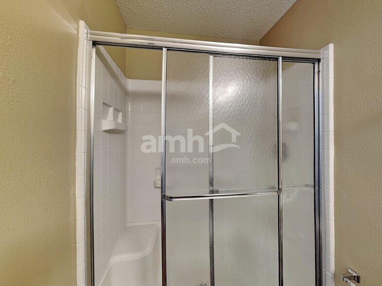 Building Photo - 15204 Clear St