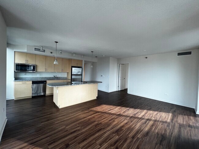 Building Photo - 1250 S Michigan Ave