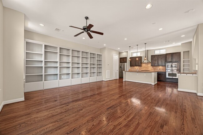 Building Photo - 5211 Eigel St