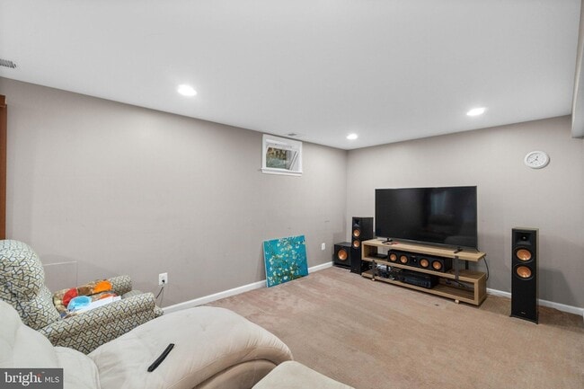 Building Photo - 6874 Caravan Ct