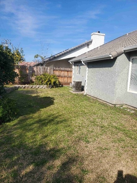 Building Photo - 3305 S Martin St