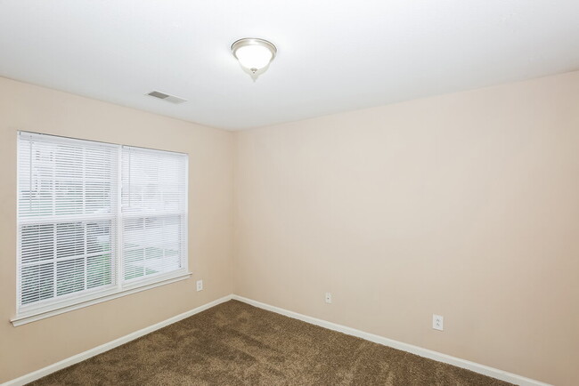 Building Photo - 6825 Goldenwillow Dr