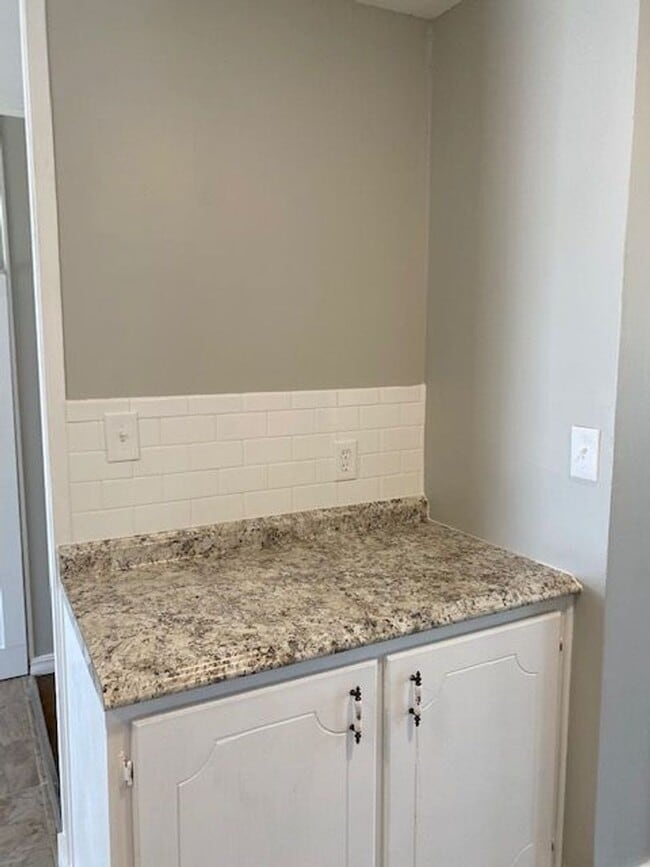 Building Photo - 3 Bed, 2 Bath Corner Lot in Tulsa!