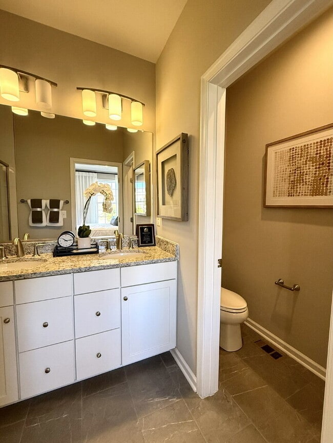 Building Photo - Modern 3-Bedroom Bethany Model Condo in Co...