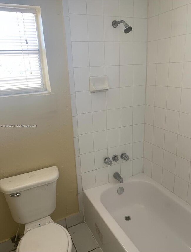 Building Photo - 5100 SW 41st St