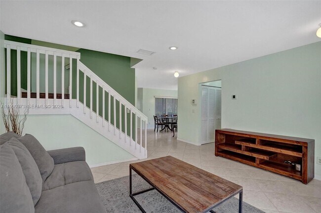 Building Photo - 1726 SW 110th Terrace