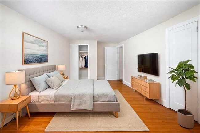 Building Photo - 866 Weeden St