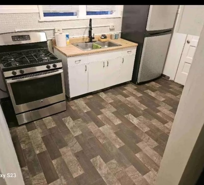 Building Photo - 8119 S Vernon Ave