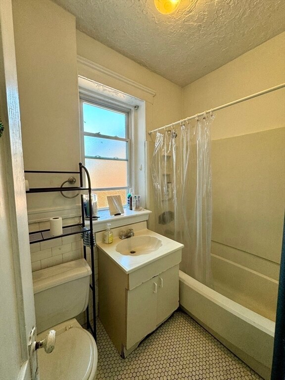 Building Photo - 233 Kelton St