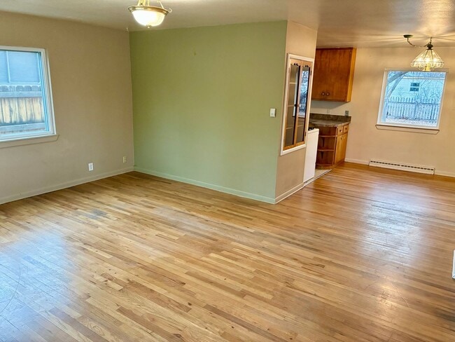 Building Photo - 6 Month lease special, $200/mo off per month! Priced at $1795 after discount. Cute House For Rent...