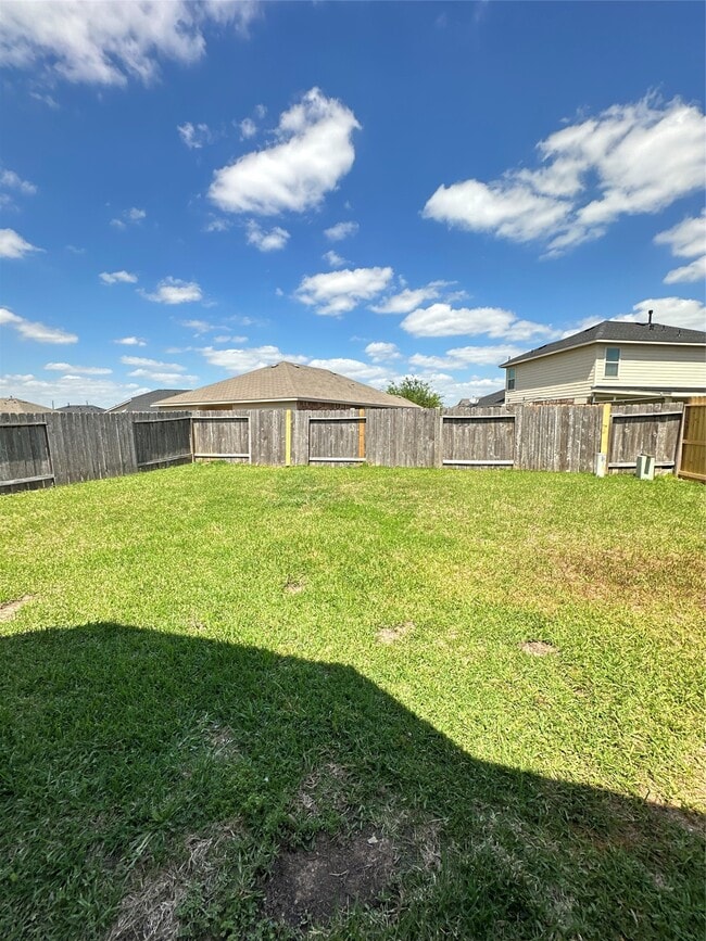 Building Photo - 5202 Lilac Hollow Ln