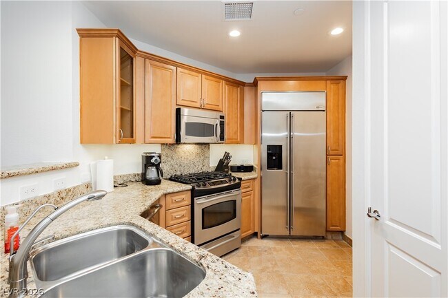 Building Photo - 2220 Village Walk Dr