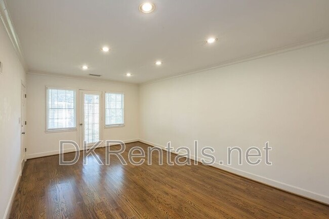 Building Photo - 55 Delmont Dr NE