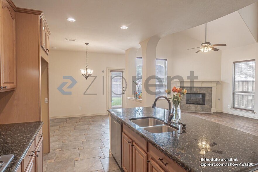 Building Photo - 13977 Valley Mills Dr