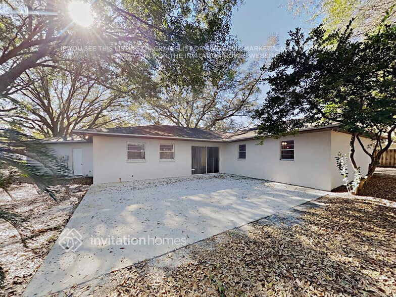 Building Photo - 23203 Lucerne Pl