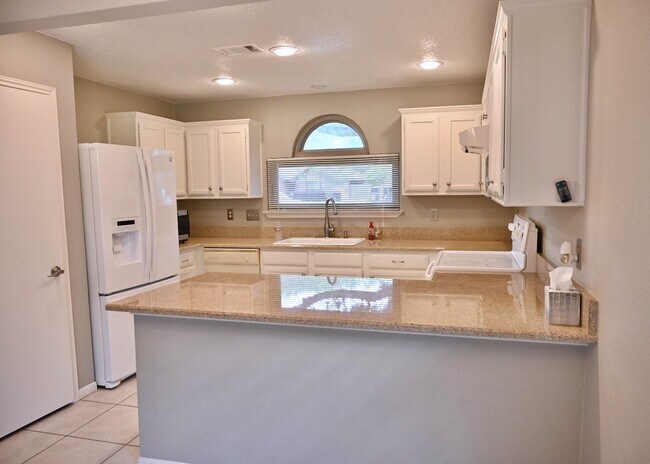 Building Photo - 10207 Wayward Wind Ln