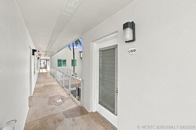 Building Photo - 809 Flanders Q