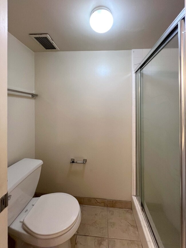 Building Photo - 731 Amana St