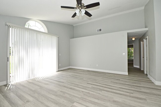 Building Photo - Beautiful Home in Alafaya Woods Totally Re...