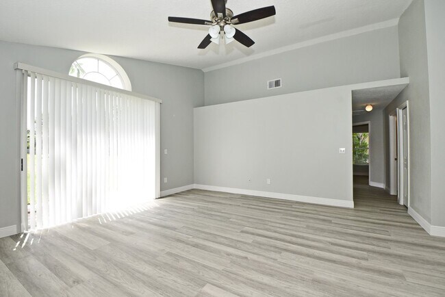 Building Photo - Beautiful Home in Alafaya Woods Totally Remodeled