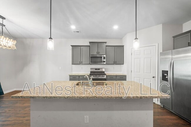 Building Photo - 3012 Hawthorn Farm Blvd