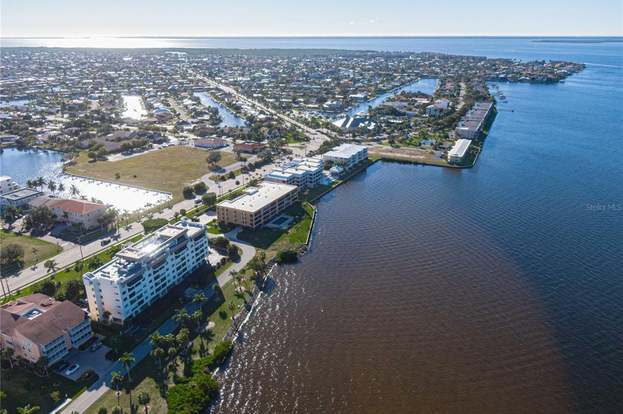 Building Photo - 1500 Park Beach Cir