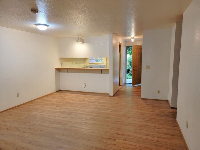 Building Photo - Sammamish Waterway 1 Bedroom + Den 1 BA Condo $1995.00