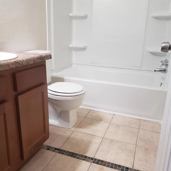 Building Photo - 1725 Olde Buckingham Rd