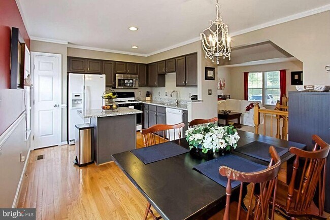 Building Photo - 6337 Littlefield Ct