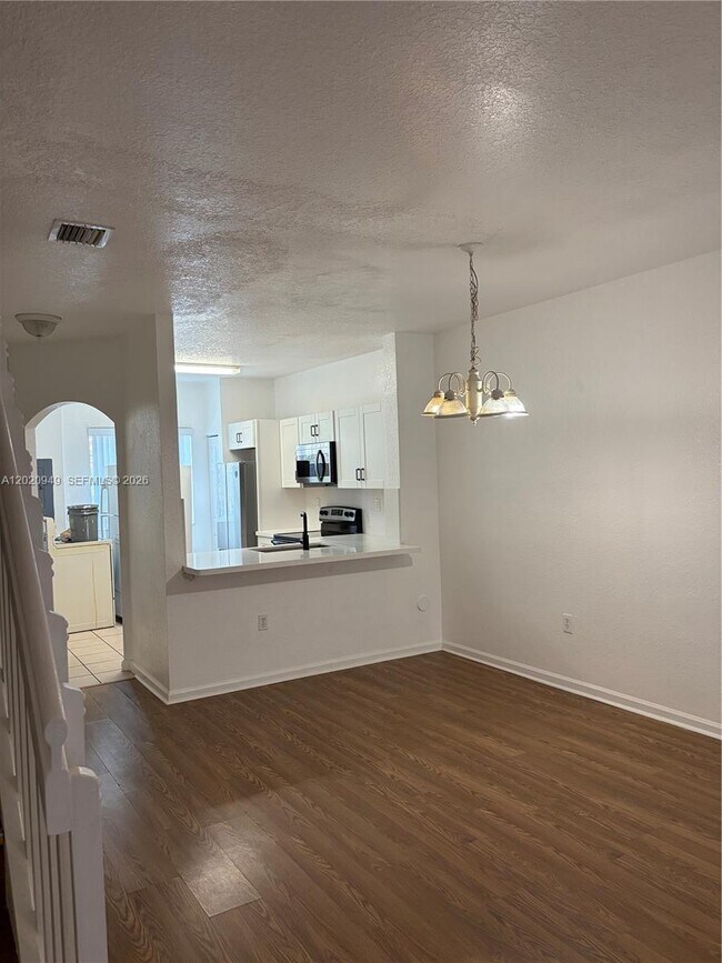 Building Photo - 8835 S Isles Cir