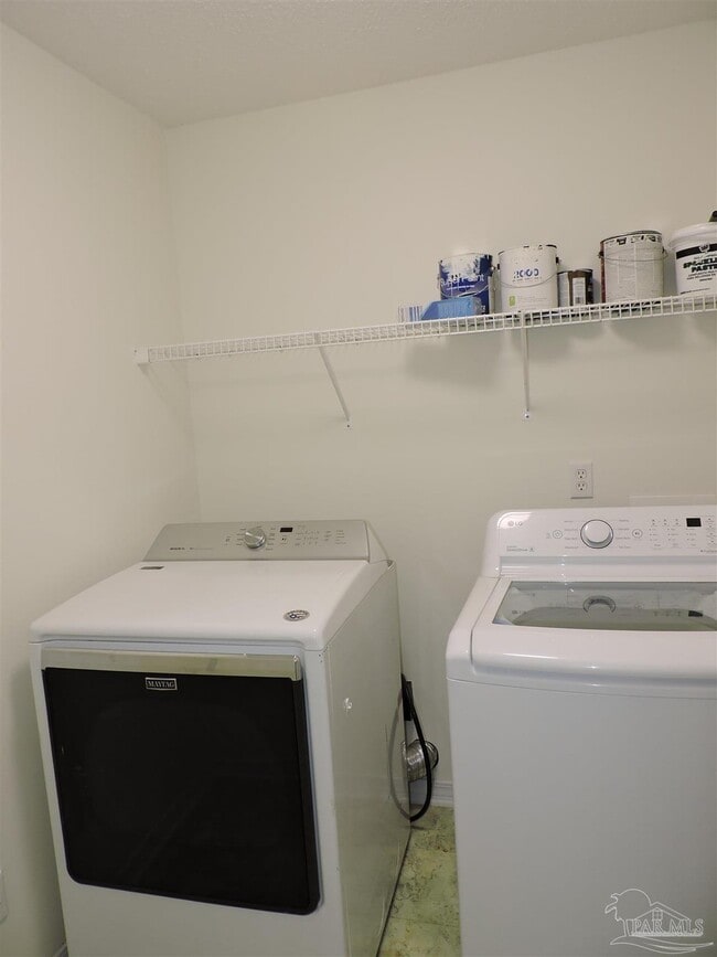 Building Photo - 5626 Rosebay St