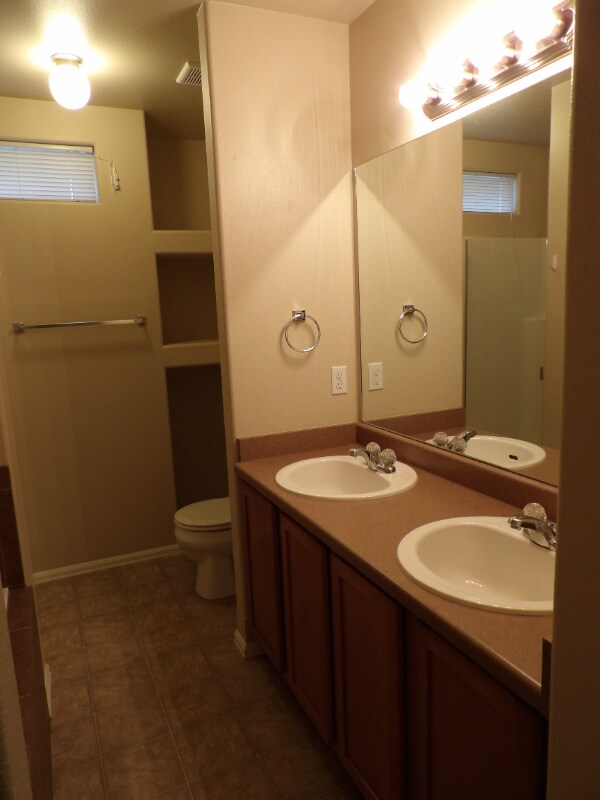 Building Photo - 802 Red Thistle View