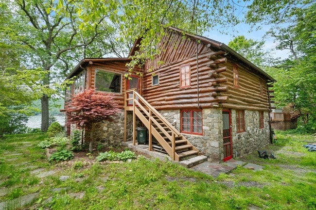 Building Photo - 45 Woods Rd