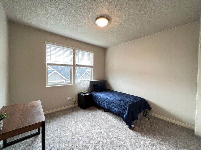 Building Photo - 2Bd 2Ba Beaverton Condo!! Close to Nike, R...