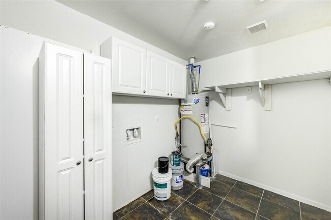 Building Photo - 5207 Beaverhill Dr