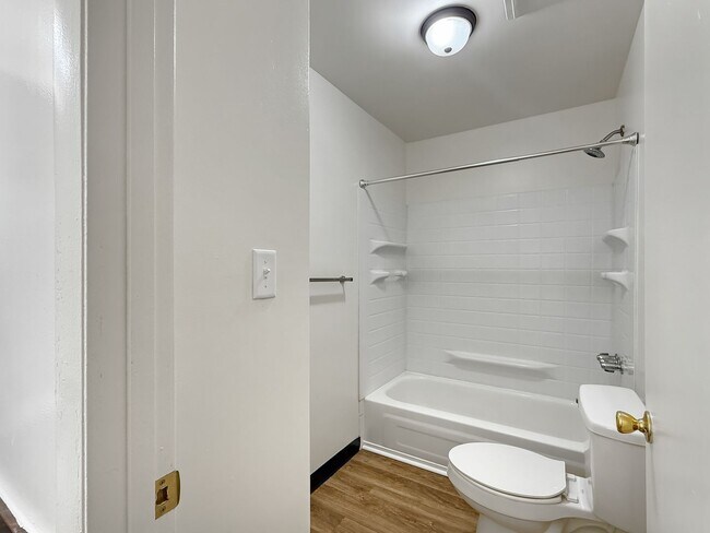 Building Photo - RENTAL SPECIAL FOR LIMITED TIME Deposit $0...