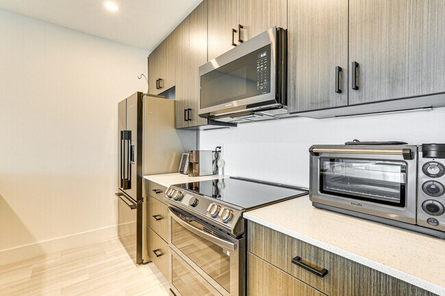 Building Photo - 332 Cocoanut Ave