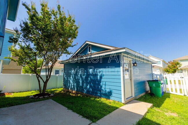 Building Photo - 1704 Sand Hills Dr
