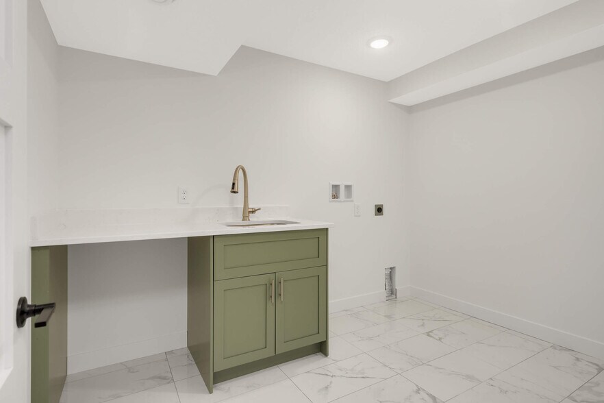 Building Photo - 15240 Kangaroo St NW