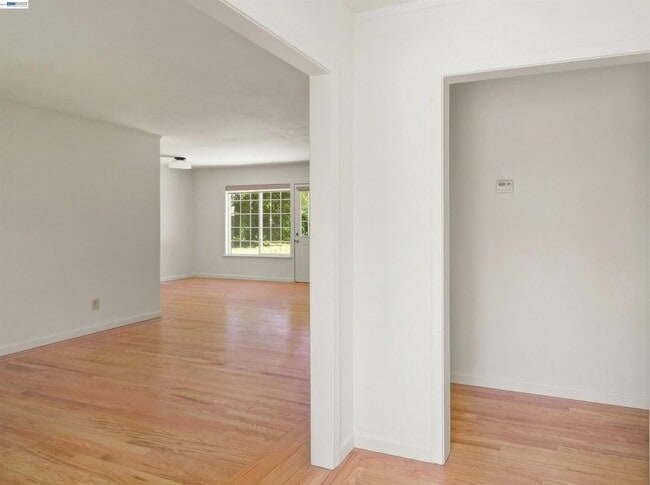 Building Photo - 72 Orchard Ct