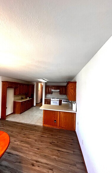 Building Photo - 715 E Forest Ct Ln