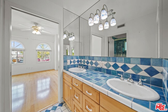 Building Photo - 248 S Swall Dr