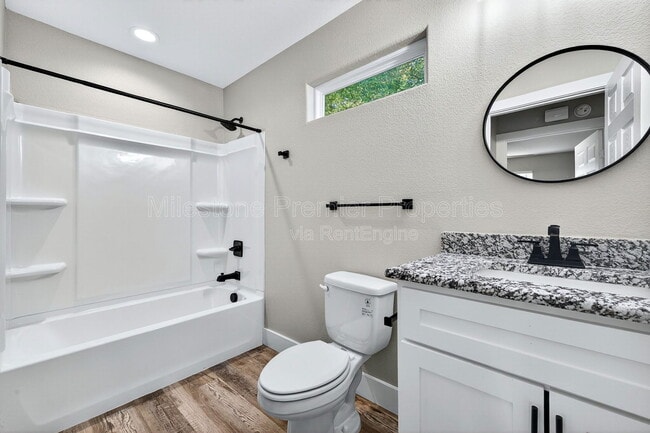 Building Photo - 1022 Rice St