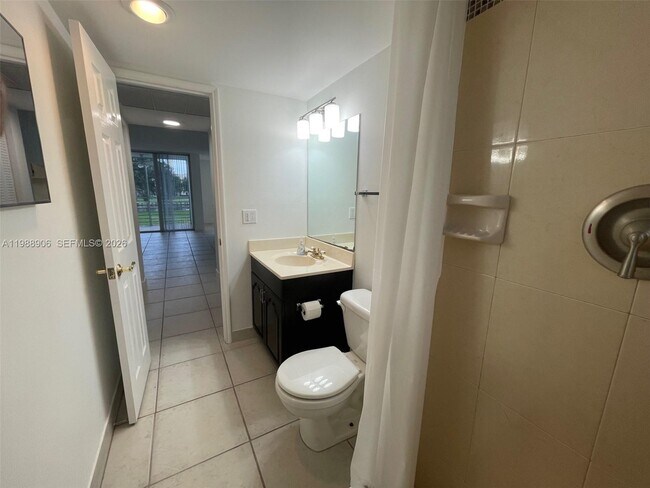 Building Photo - 9441 Live Oak Pl