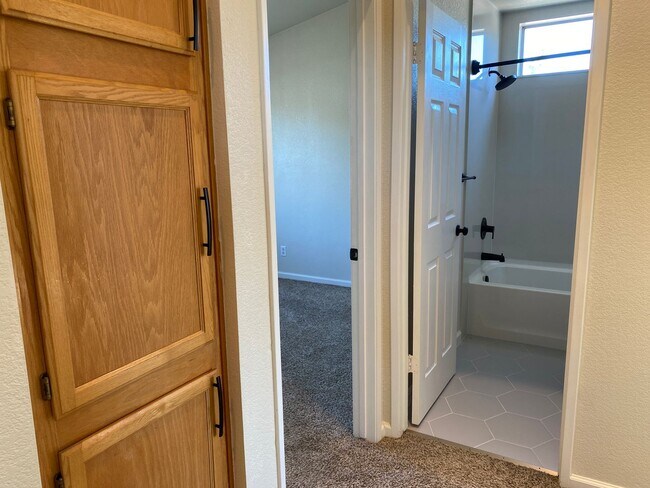 Building Photo - 8765 Clay Glen Way