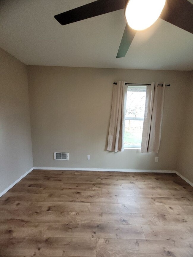 Building Photo - 1218 W Spruce St