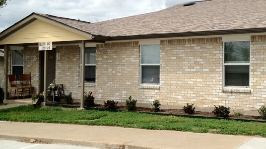 Building Photo - Red Oak Apartments