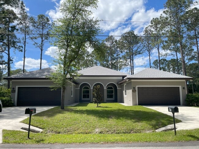 Building Photo - Lovely and Unique Custom-built Duplex Avai...