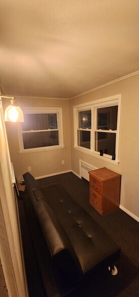 Enclosed porch - 4044 Pine St